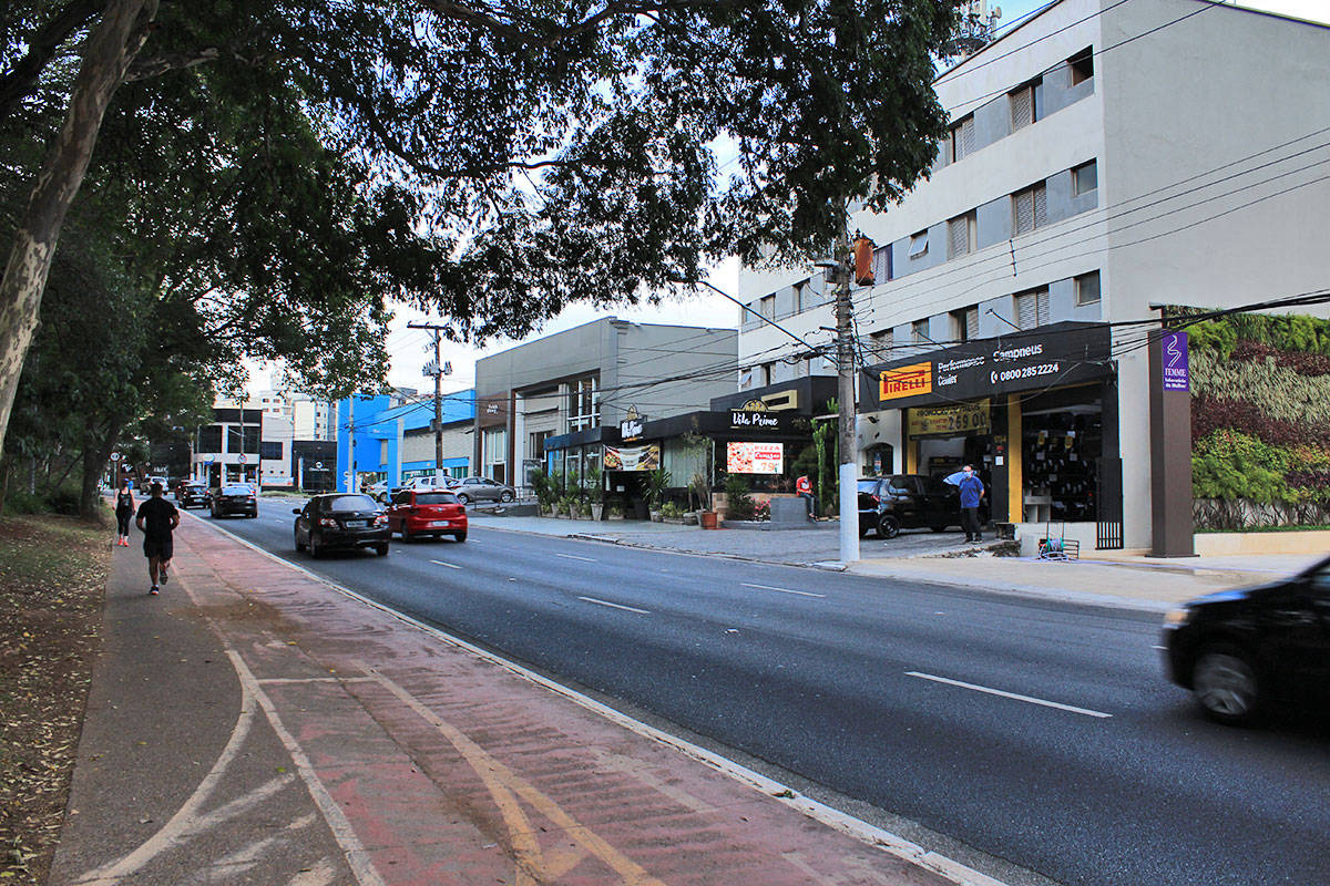 Av Braz Leme - Oficinas, restaurantes, clinicas.