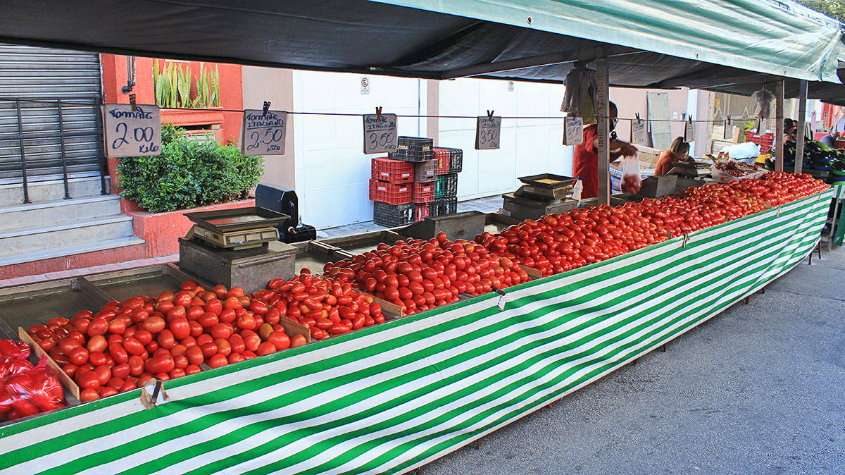 AABL - Feira - Barraca dos tomates.