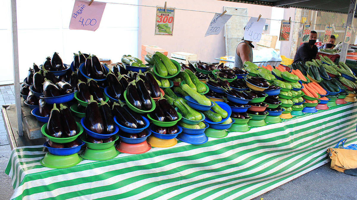 AABL - Feira - Barraca dos legumes.