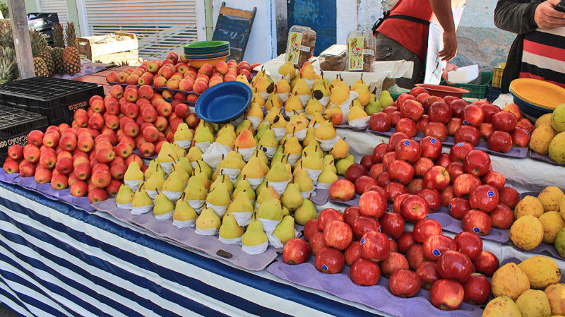 AABL - Feira - Barraca das frutas.