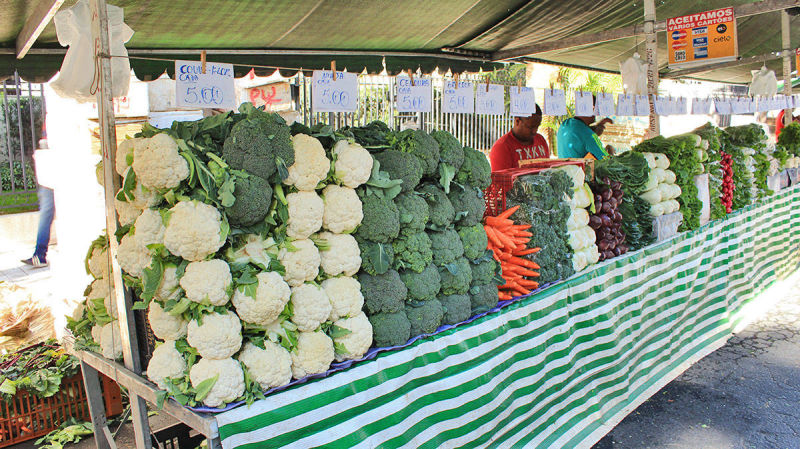 AABL - Feira - Barraca das verduras.