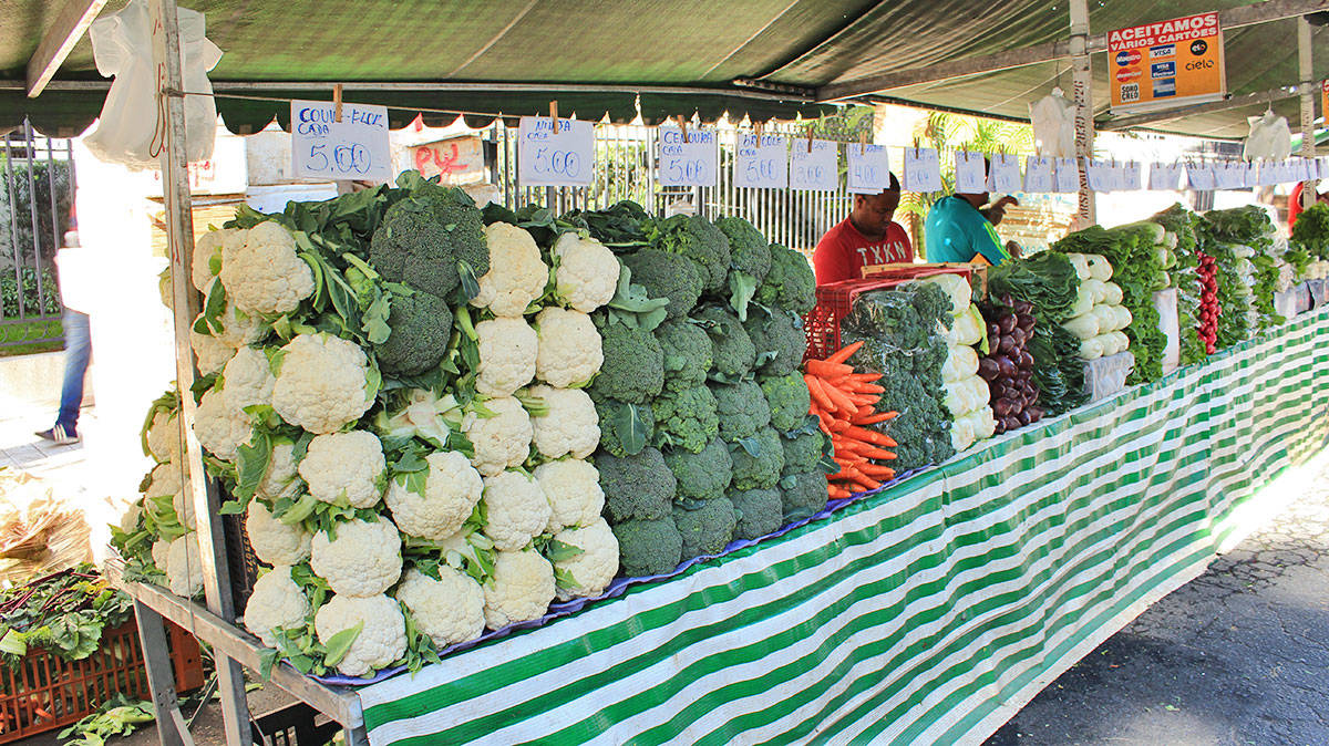 AABL - Feira - Barraca das verduras.